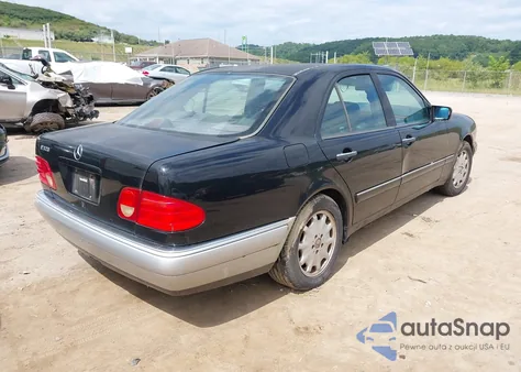 1998 Mercedes-Benz E 320 из США, поврежденный, VIN WDBJF65F9WA644567